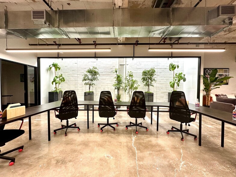 More Photos Of 2410 Polk St, Houston Office For Lease