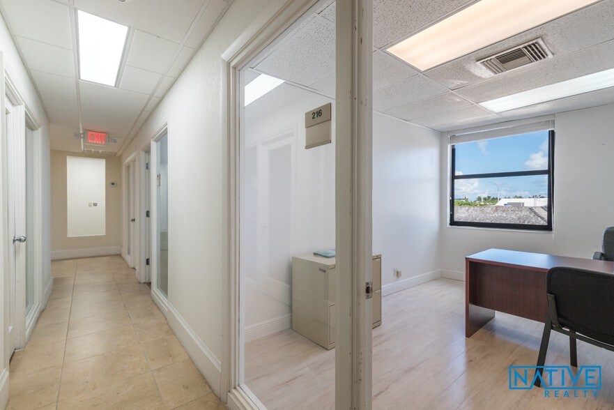More Photos Of 218 Commercial Blvd, Fort Lauderdale Storefront Retail Office For Lease