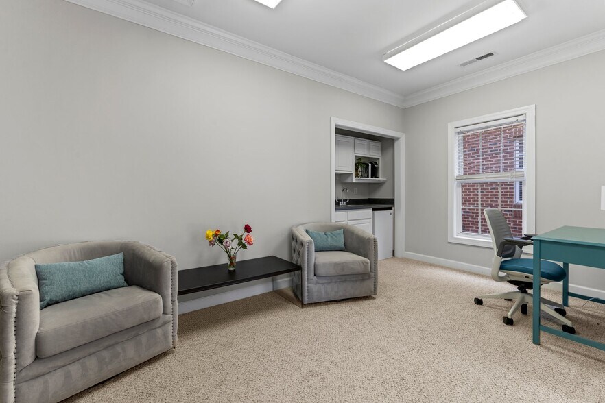 More Photos Of 6531 Creedmoor Rd, Raleigh Office For Sale