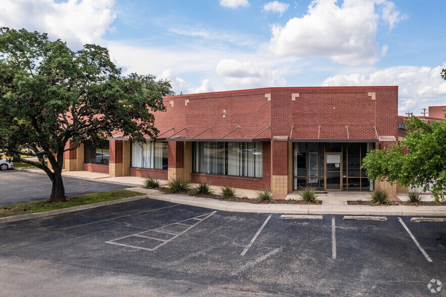 More Photos Of 15909 San Pedro Ave, San Antonio Unknown For Lease