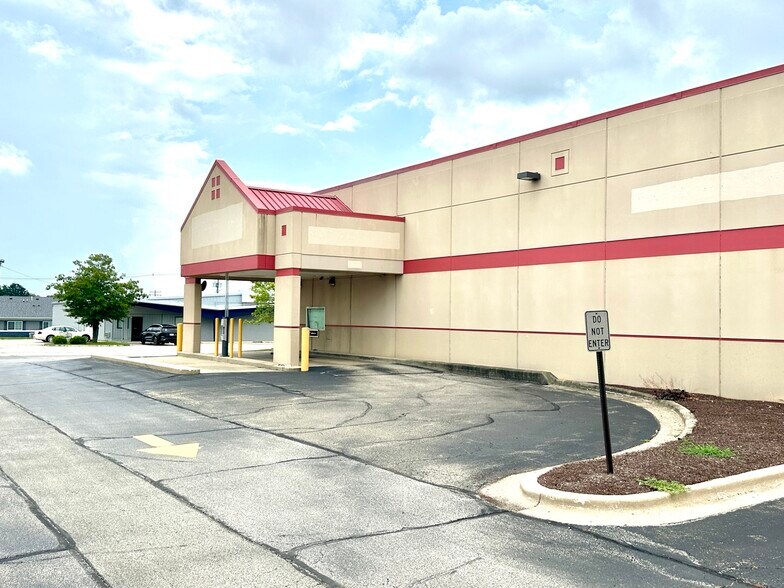 More Photos Of 1818 Philo Rd, Urbana Drugstore For Lease