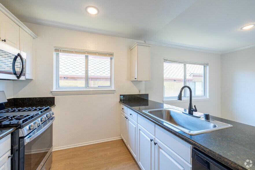 More Photos Of 5302-5304 Colodny Dr, Agoura Hills Apartments For Sale