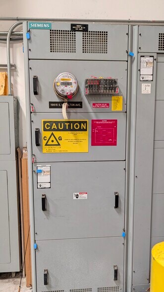 More Photos Of 19815 Hamilton Ave, Torrance Warehouse For Lease