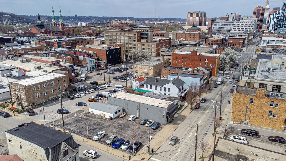 More Photos Of 729 Scott St, Covington Bar For Sale