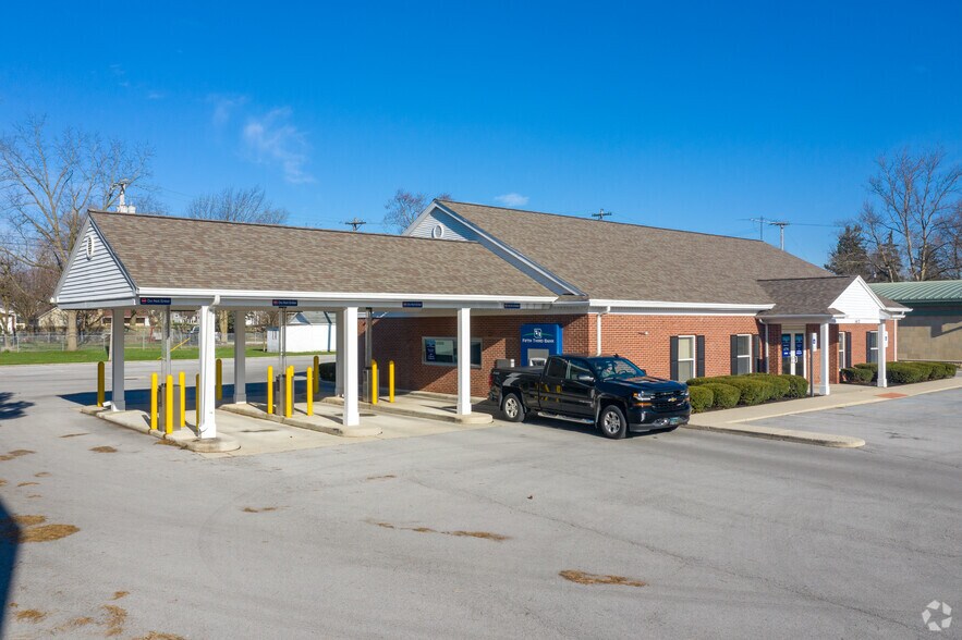 More Photos Of 1412 S Main St, Findlay Bank For Sale