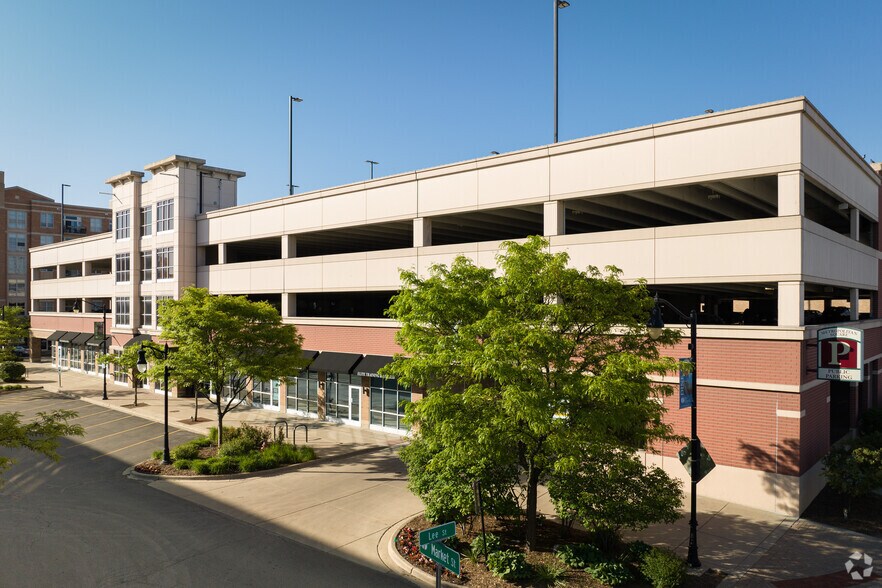 More Photos Of 1518 Market St, Des Plaines Unknown For Lease