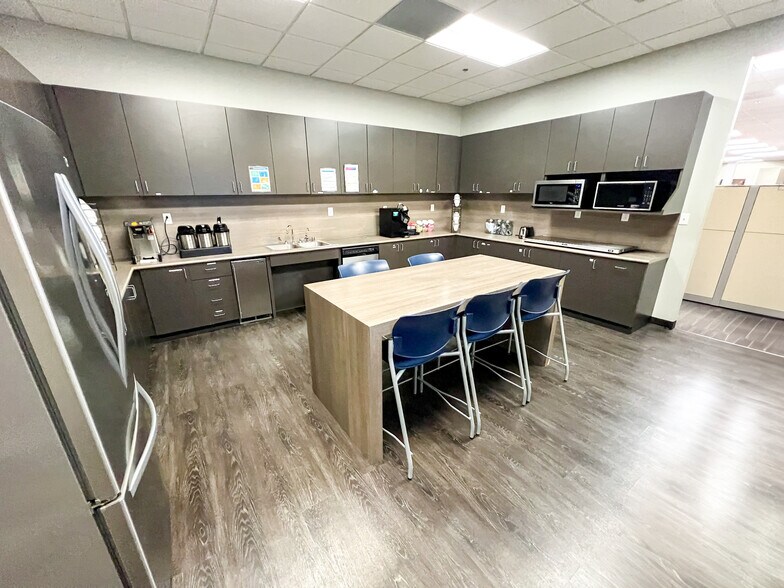 More Photos Of 6401 Holiday Hill Rd, Midland Office For Lease