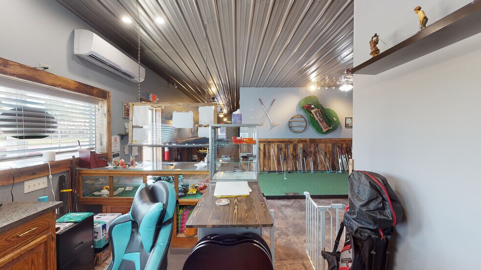 812 Mammoth Cave Rd, Cave City, KY 42127 Golf Course Driving Range