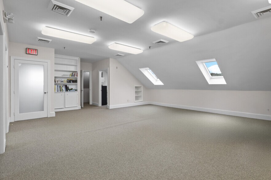 More Photos Of 111 Oronoco St, Alexandria Office For Lease