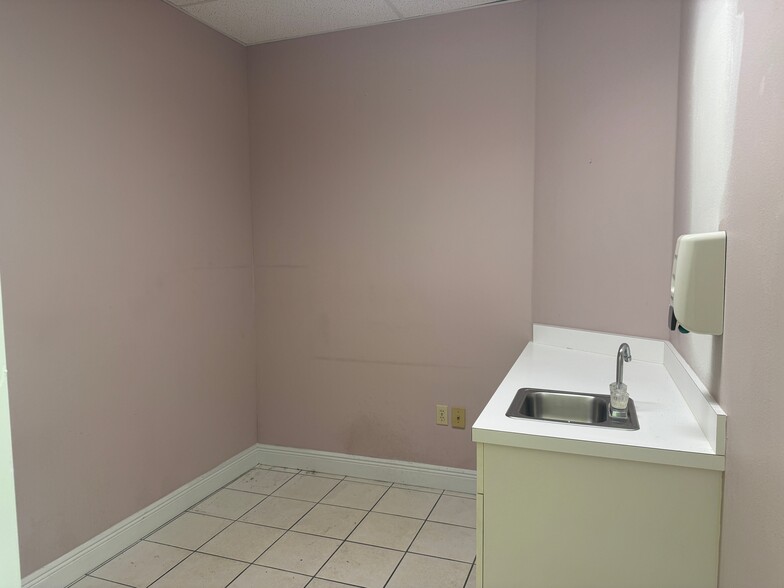 More Photos Of 3586 Aloma Ave, Winter Park Office For Sale