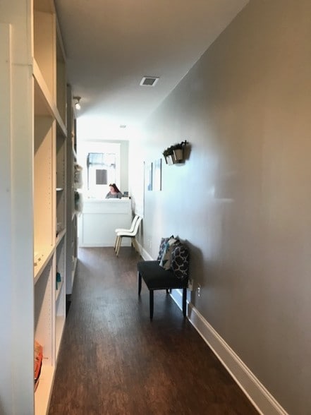 More Photos Of 708 S Shelmore Blvd, Mount Pleasant Storefront Retail Residential For Lease