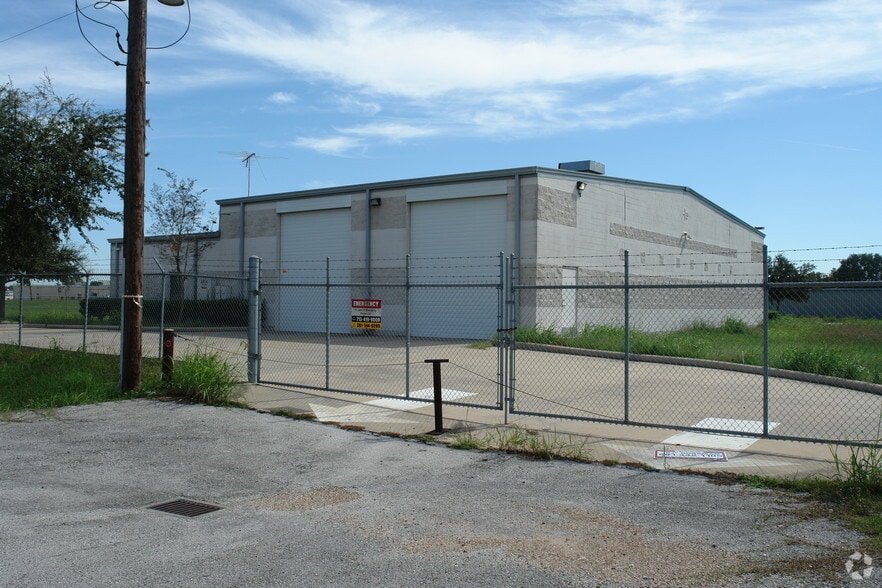 Primary Photo Of 3414 Richmond Rd, Rosenberg Warehouse For Sale