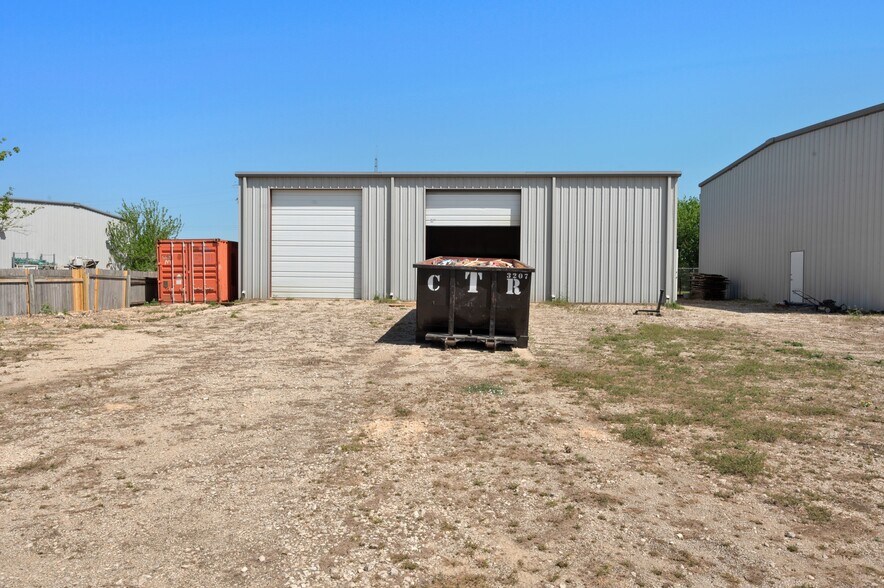 More Photos Of 165 Tecon Cv, Buda Warehouse For Lease