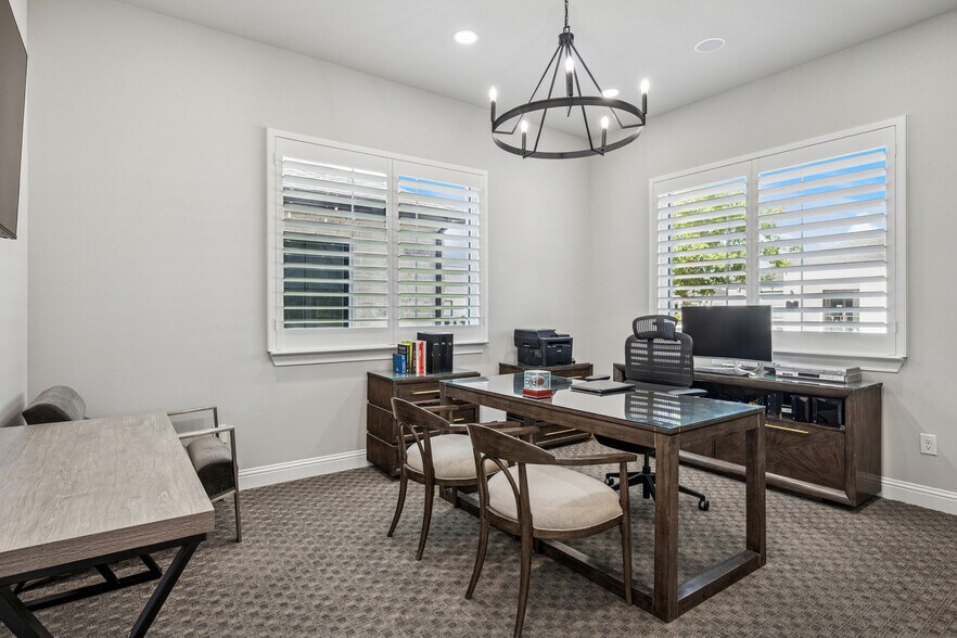 More Photos Of 2001 Auburn Hills Pky, McKinney Medical For Sale