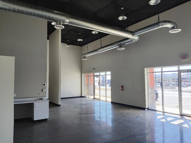 More Photos Of 4164 N Mesa St, El Paso Storefront For Lease