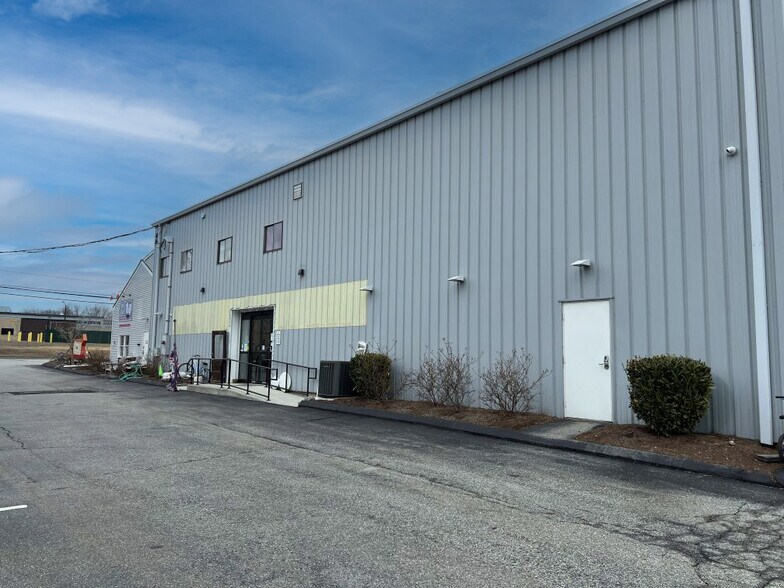 More Photos Of 588 Boston Post Rd, Guilford Freestanding For Sale