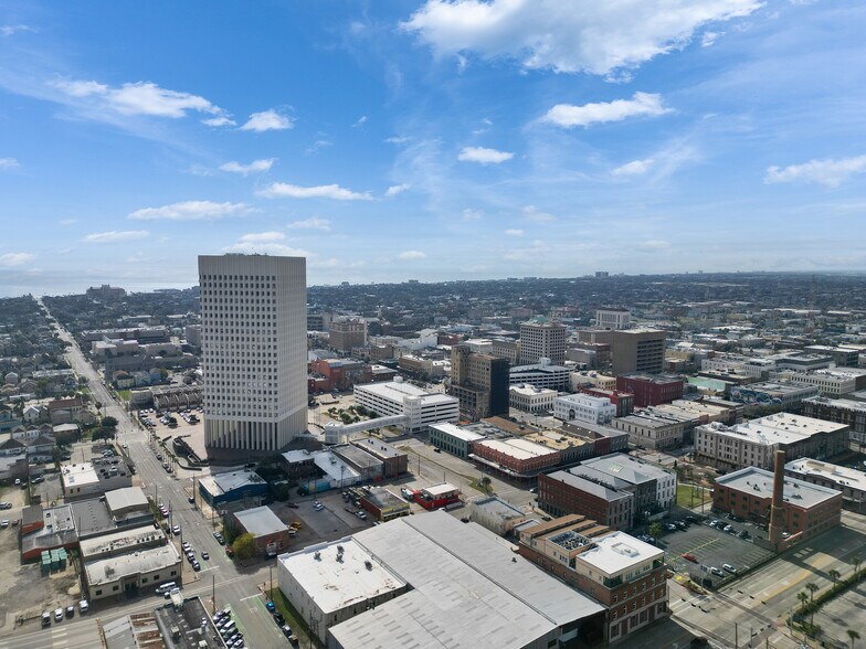 More Photos Of 1922 Strand St, Galveston Freestanding For Lease