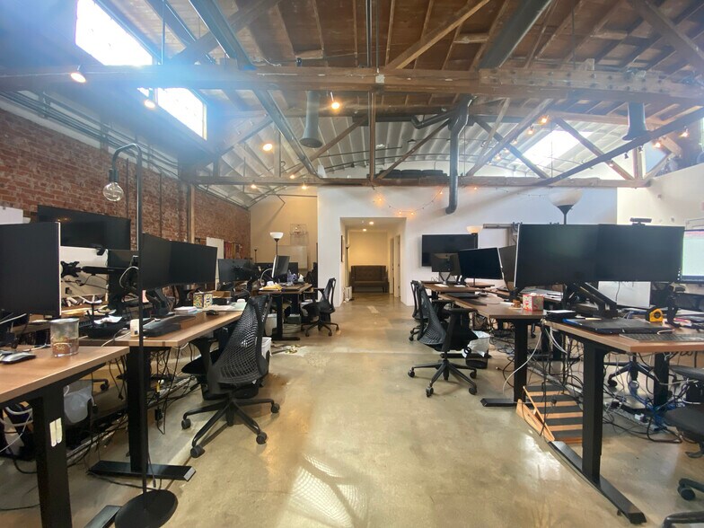 More Photos Of 210-226 Main St, Venice Storefront Retail Office For Lease