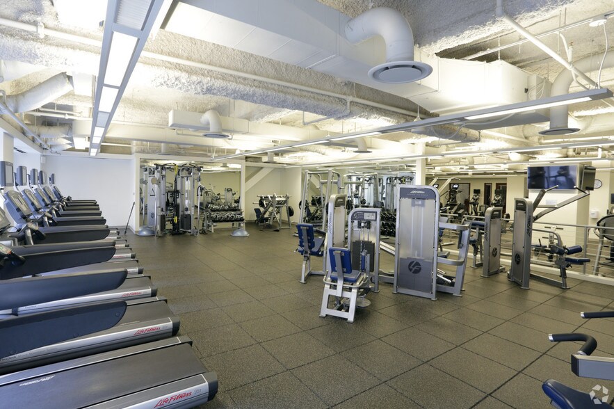 More Photos Of 227 W Monroe St, Chicago Office For Lease