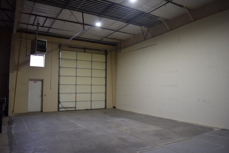 More Photos Of 520-536 W 66th St, Loveland Light Manufacturing For Sale