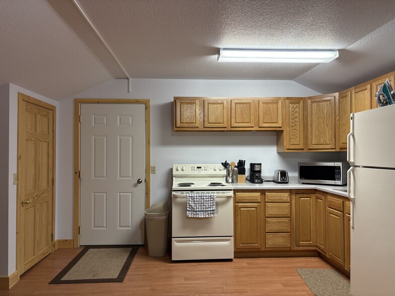 More Photos Of 3219 19th Ave E, Hibbing Manufacturing For Sale