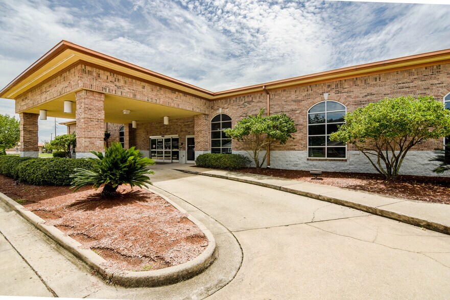 More Photos Of 2406 Catalpa Ave, Pascagoula Medical For Lease