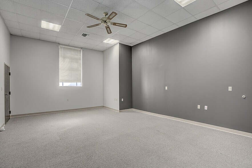 More Photos Of 118 W 5th St, Covington Loft Creative Space For Sale