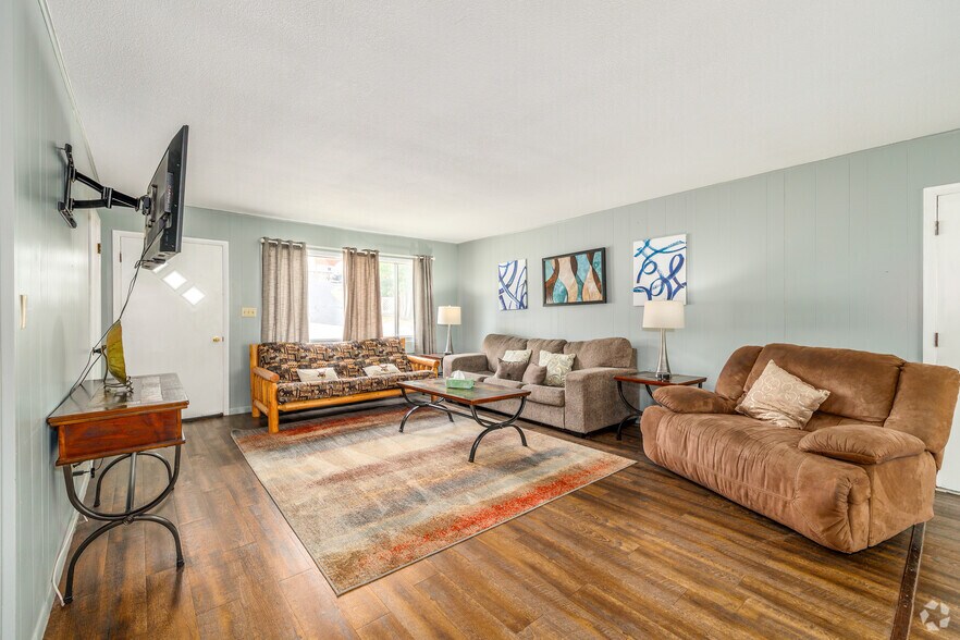 More Photos Of 1062 Susan Rd, Lake Ozark Hotel For Sale