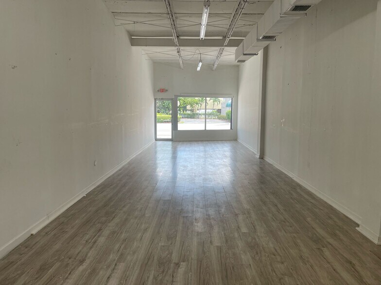 More Photos Of 4700-4708 W Flagler St, Miami Storefront For Lease