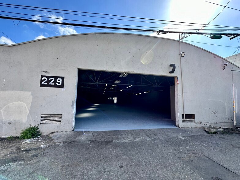 More Photos Of 229 S Oxnard Blvd, Oxnard Storefront Retail Office For Sale