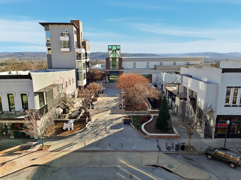 More Photos Of 1 W Mountain St, Fayetteville Office For Lease