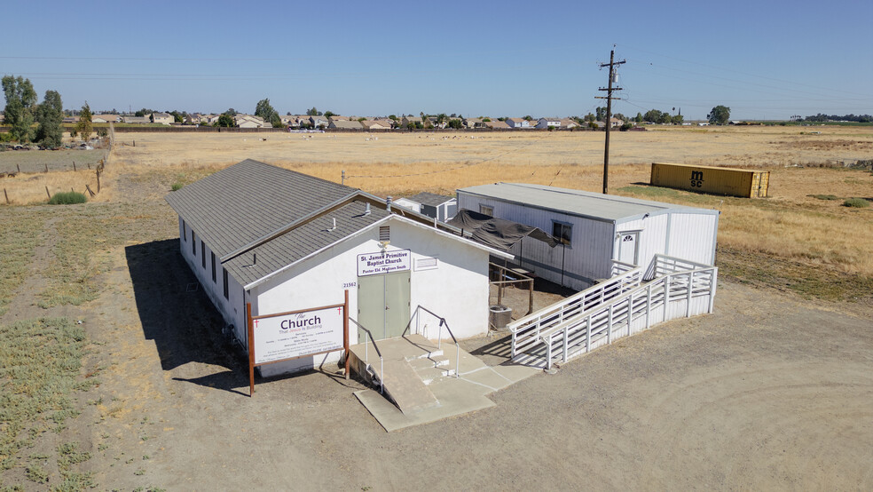 Primary Photo Of 21562 Reynolds Ave, Dos Palos Religious Facility For Sale