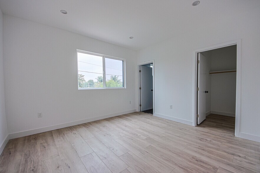 More Photos Of 6461 Woodley Ave, Van Nuys Apartments For Sale