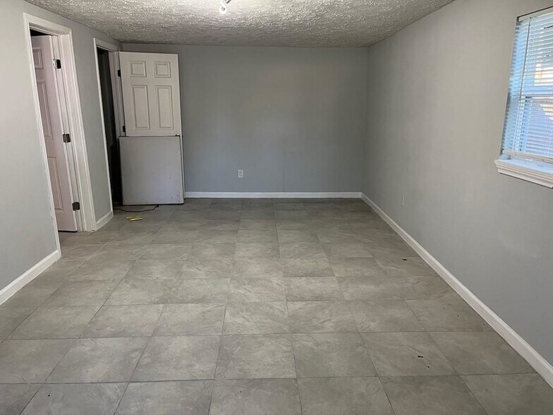 More Photos Of 1007 Meyer St, Sealy Multifamily For Sale