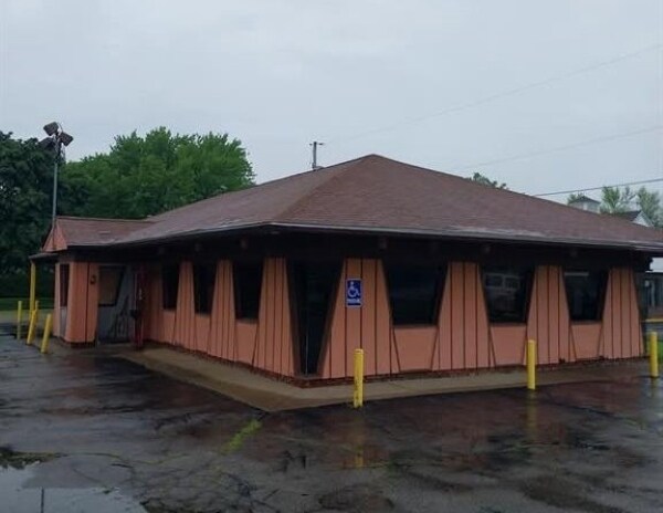 Primary Photo Of 4510 Liberty Ave, Vermilion Restaurant For Sale