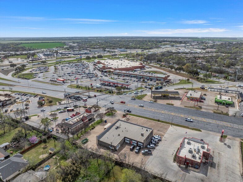 More Photos Of 1712 S Valley Mills Dr, Waco Industrial For Sale