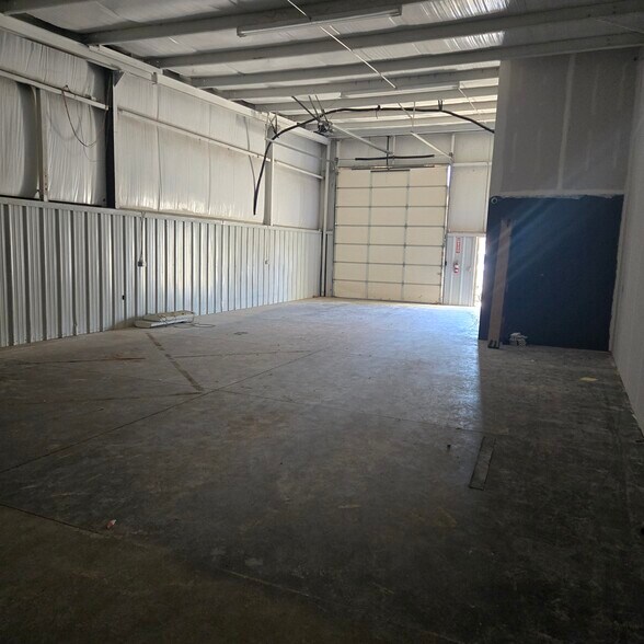 More Photos Of 3400 Bart Conner Dr, Norman Warehouse For Lease