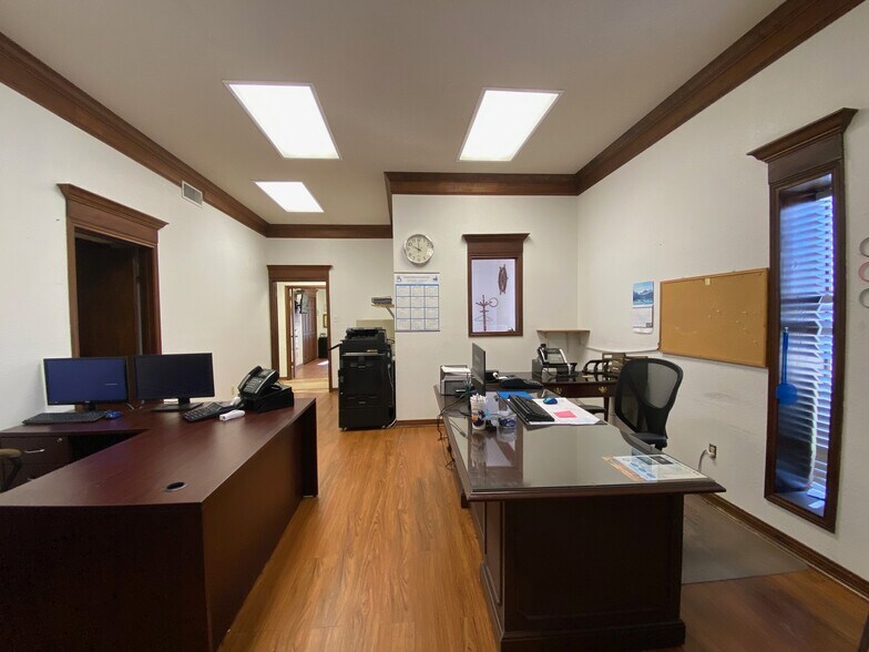 More Photos Of 4950 Washington Blvd, Beaumont Light Manufacturing For Sale