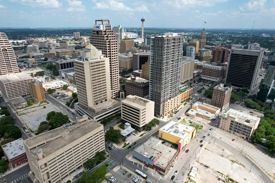 More Photos Of 425 Soledad St, San Antonio Loft Creative Space For Sale