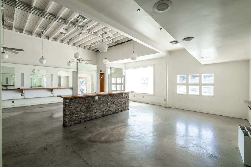 More Photos Of 723-727 N Fairfax Ave, Los Angeles General Retail For Lease