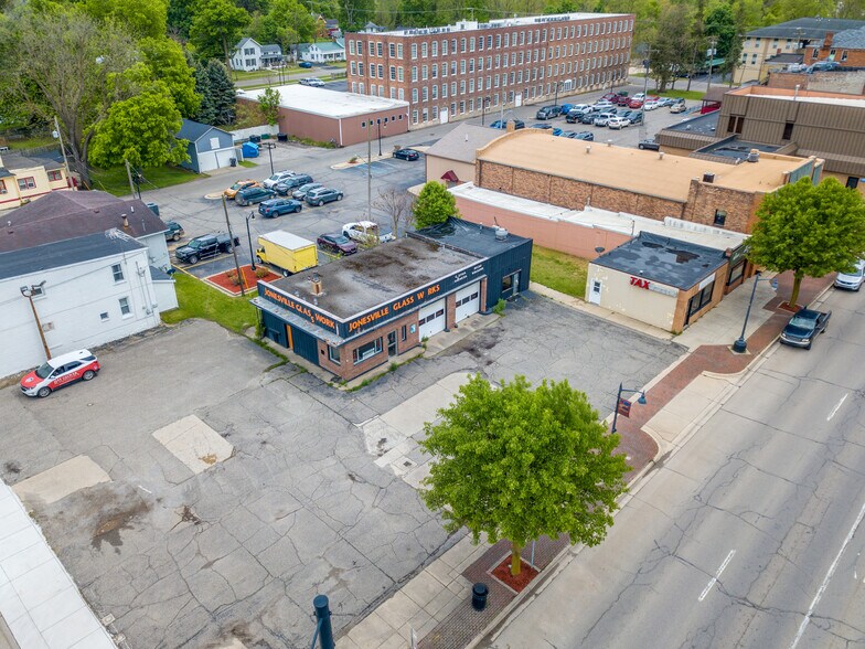 More Photos Of 264 E Chicago St, Jonesville Service Station For Sale