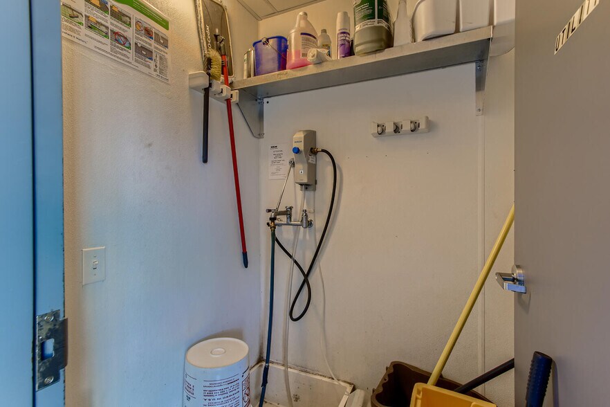 More Photos Of 312 W Main St, St Charles Restaurant For Lease