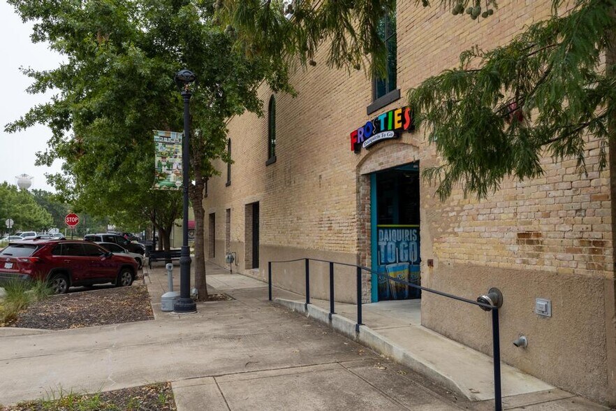 More Photos Of 117 East St, Hutto Loft Creative Space For Sale