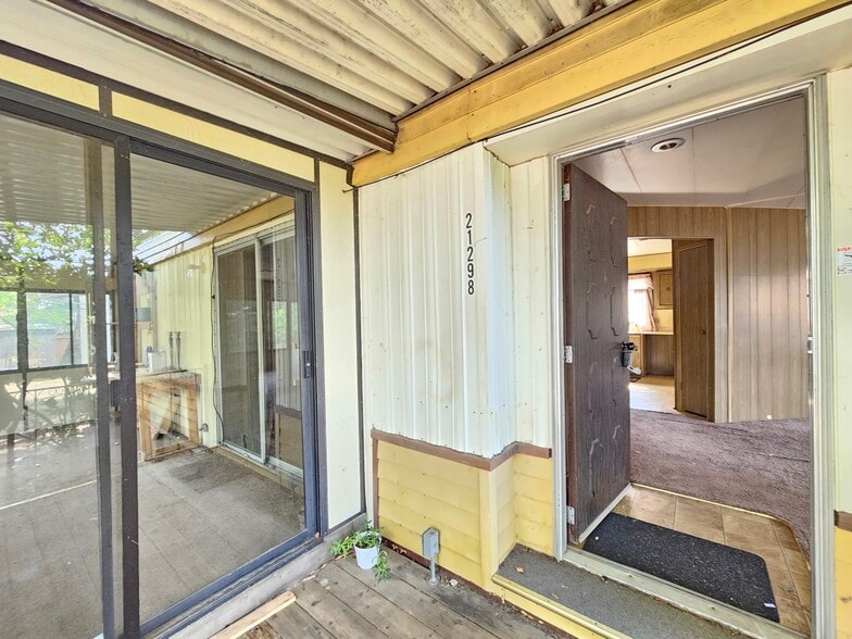 More Photos Of 21298 Calistoga rd, Middletown Storefront Retail Residential For Sale