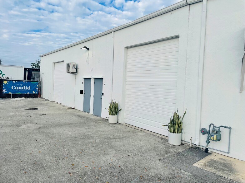 More Photos Of 1142 Okeechobee Rd, West Palm Beach Industrial For Lease