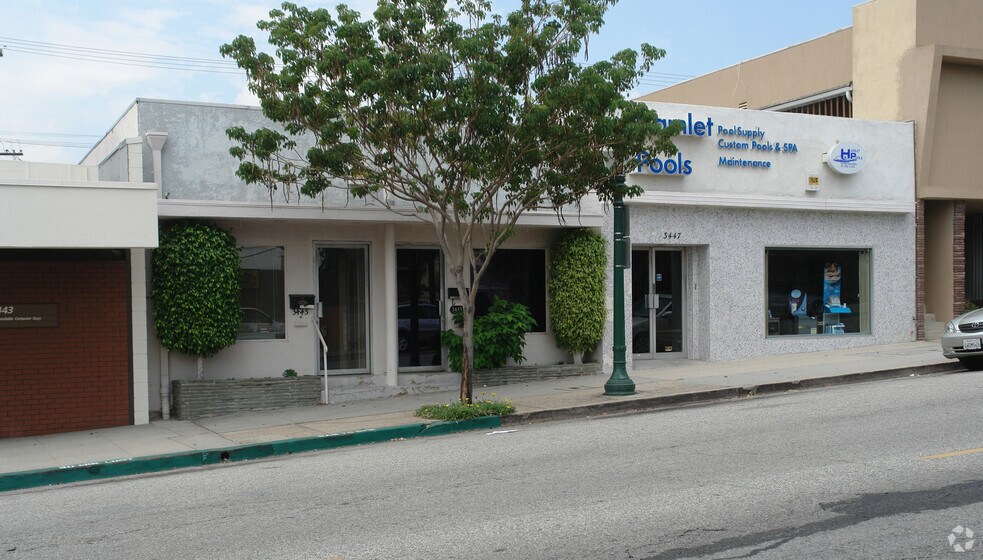 More Photos Of 3447 Ocean View Blvd, Glendale Storefront For Sale