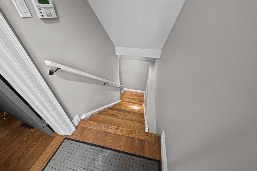 More Photos Of 5550 Manotick Main St, Ottawa Office Residential For Sale