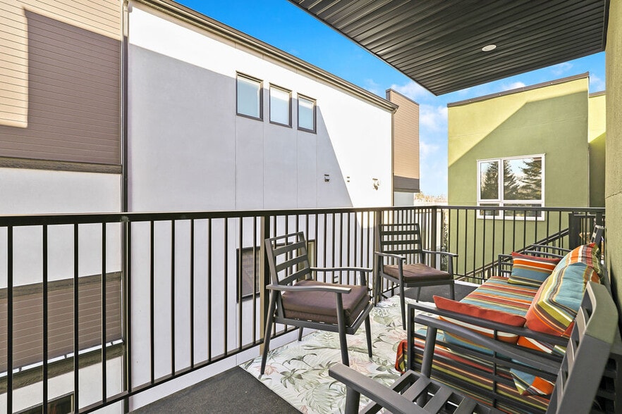 More Photos Of 2226 Westmount Rd NW, Calgary Apartments For Sale