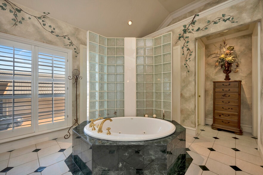 More Photos Of 504 N Euless Main St, Euless Carwash For Sale