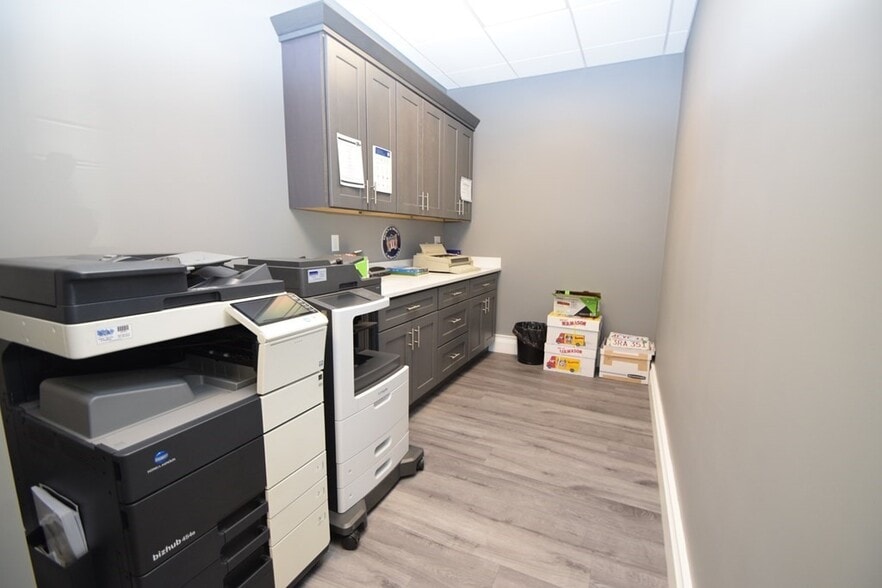 More Photos Of 181 S Franklin St, Holbrook Office For Sale